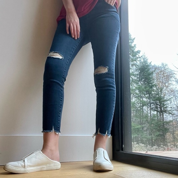 NWT J BRAND RIPPED MID RISE CROP SKINNY EGO DESTRUCT - 26 - Picture 2 of 13